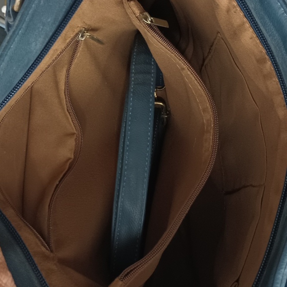 Beya Handbag - Picture 8 of 11
